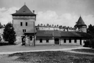 kezmarsky hrad žena na lyžiach